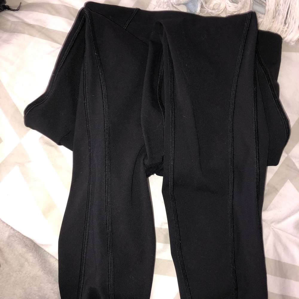 Lulu Lemon Train Times Pant 7/8.